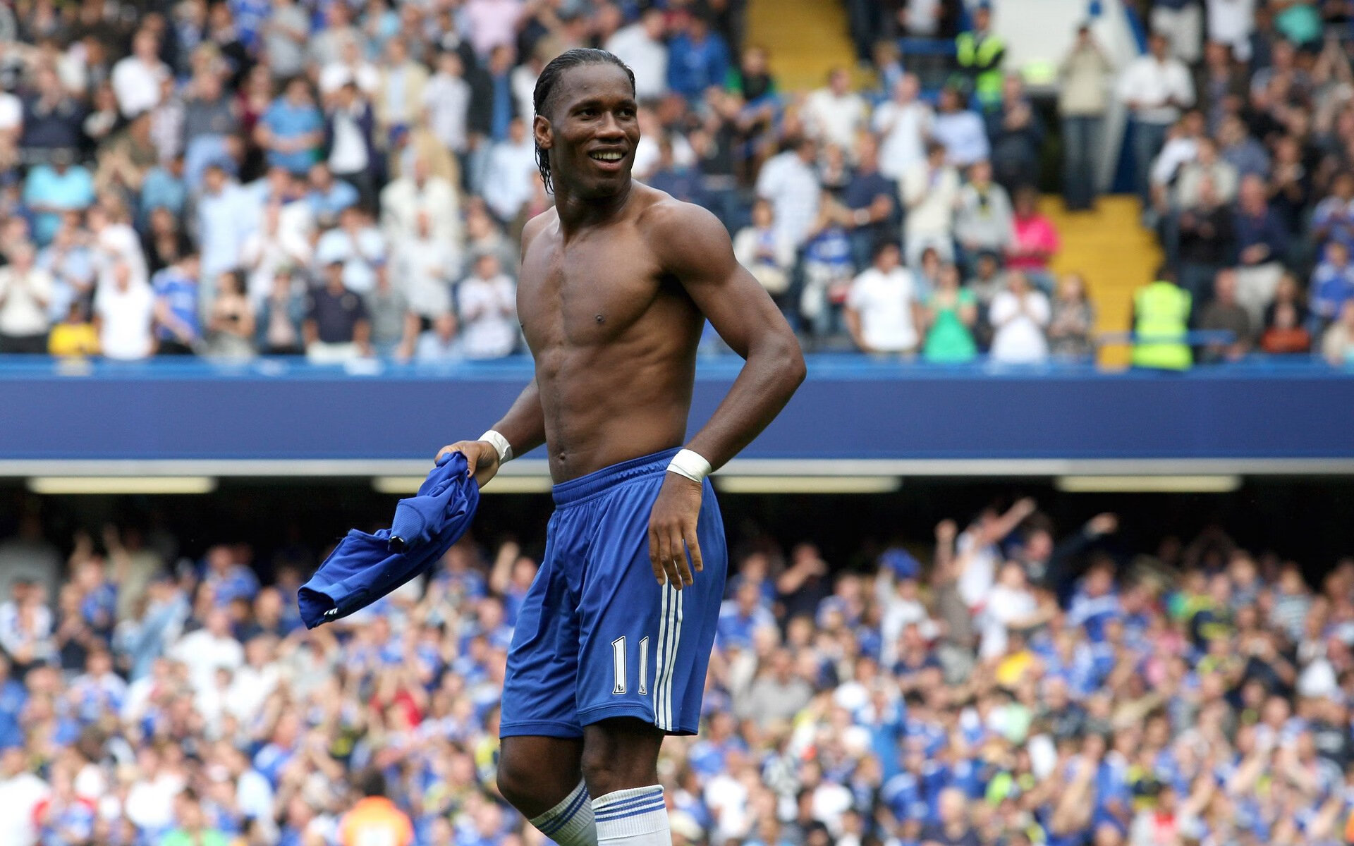 开云体育平台-德甲激烈碰撞，数据支持战术创新在比赛中的实践应用揭秘，战术数据网效果